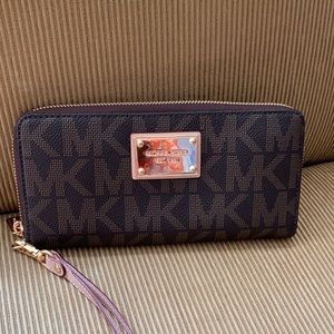 Michael Kors Signature Wristlet Wallet